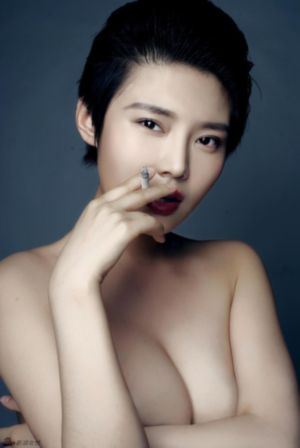 《窥情》无删减版