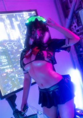 两女一指